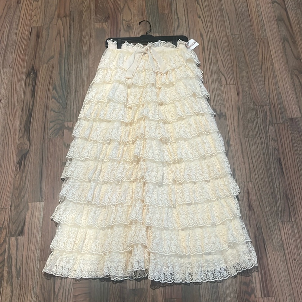 NWT Loveshack Fancy Dover Skirt in Cream, size 00.
